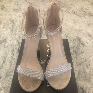 Lightly used Windsor Rose Gold Heels size 6